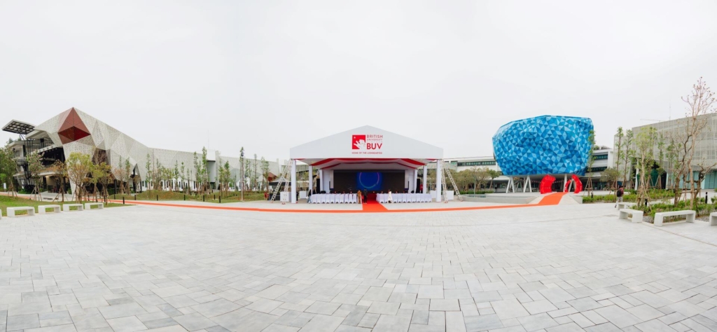 sân khấu chính chương trình BUV - Phase 2 Opening Ceremony